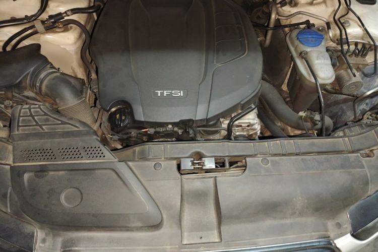 Used Audi A4L 2015 35 TFSI Automatic Standard Model Engine Bay