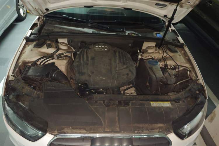 Used Audi A4L 2015 35 TFSI Automatic Comfort Model Engine Bay