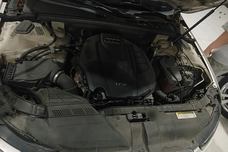 Used Audi A4L 2015 35 TFSI Automatic Standard Model Engine Bay