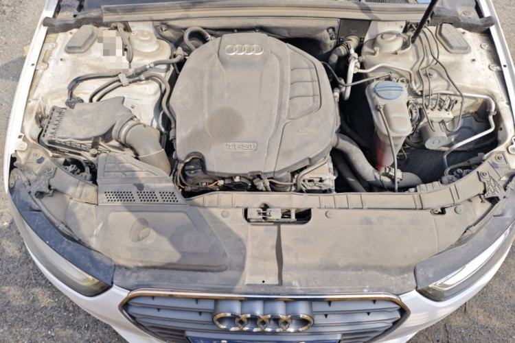 Used Audi A4L 2015 35 TFSI Automatic Standard Model Engine Bay