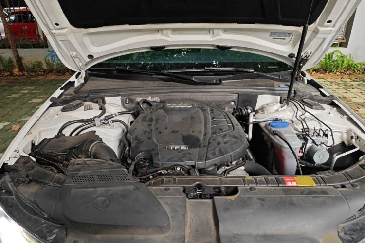 Used Audi A4L 2015 35 TFSI Automatic Comfort Model Engine Bay