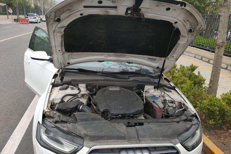 Used Audi A4L 2015 35 TFSI Automatic Comfort Model Engine Bay