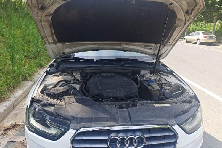 Used Audi A4L 2015 35 TFSI Automatic Standard Model Engine Bay