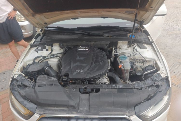 Used Audi A4L 2015 35 TFSI Automatic Standard Model Engine Bay