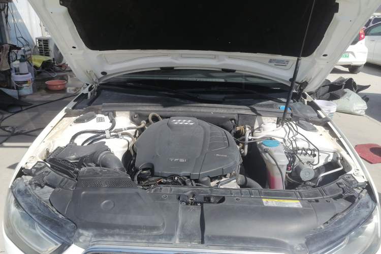 Used Audi A4L 2015 35 TFSI Automatic Comfort Model Engine Bay