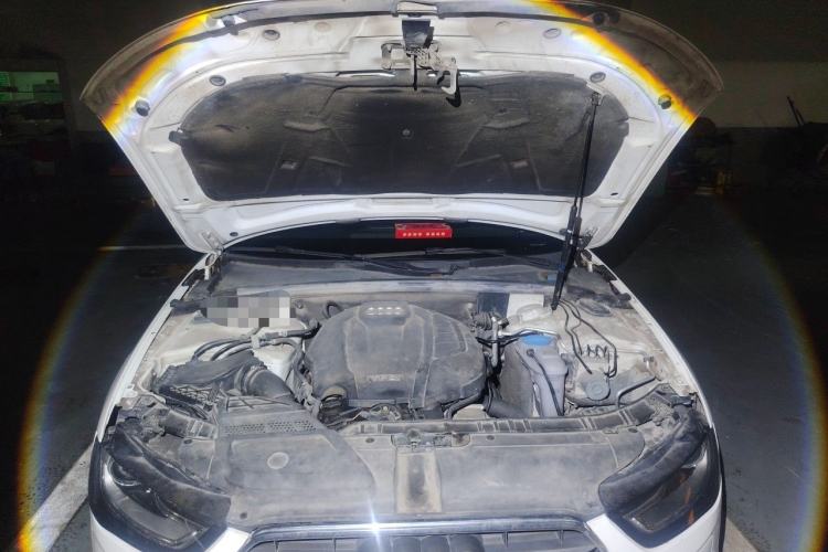 Used Audi A4L 2015 35 TFSI Automatic Standard Model Engine Bay