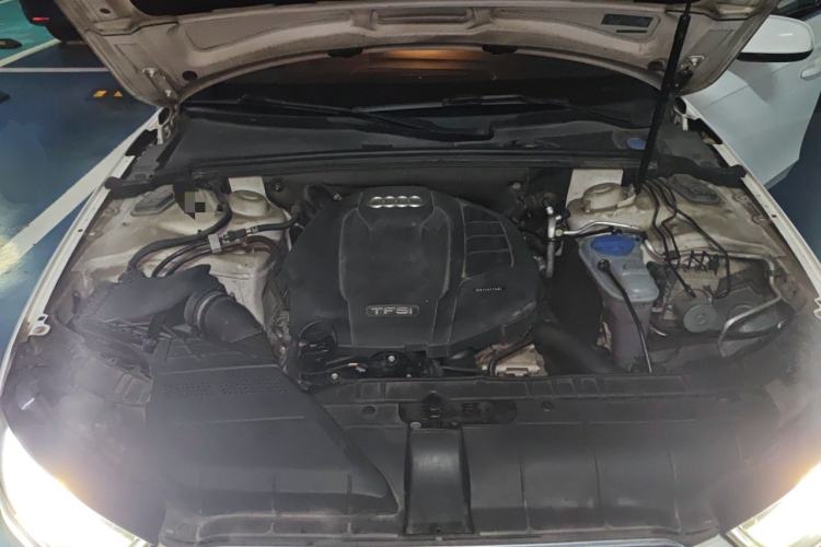 Used Audi A4L 2015 35 TFSI Automatic Standard Model Engine Bay