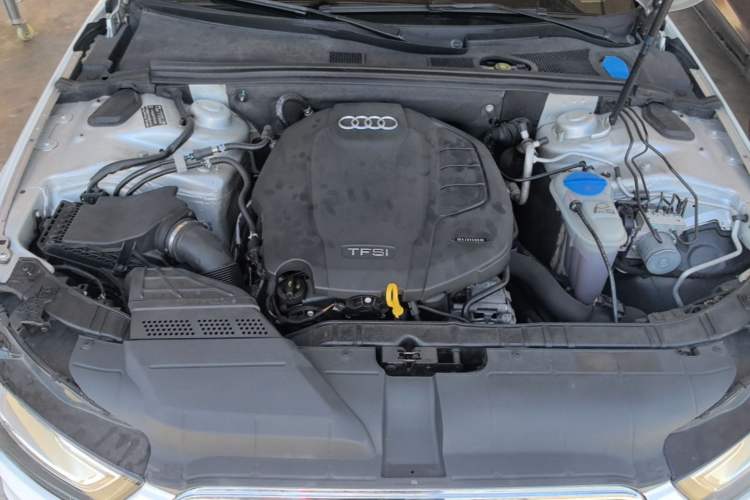 Used Audi A4L 2015 35 TFSI Automatic Standard Model Engine Bay