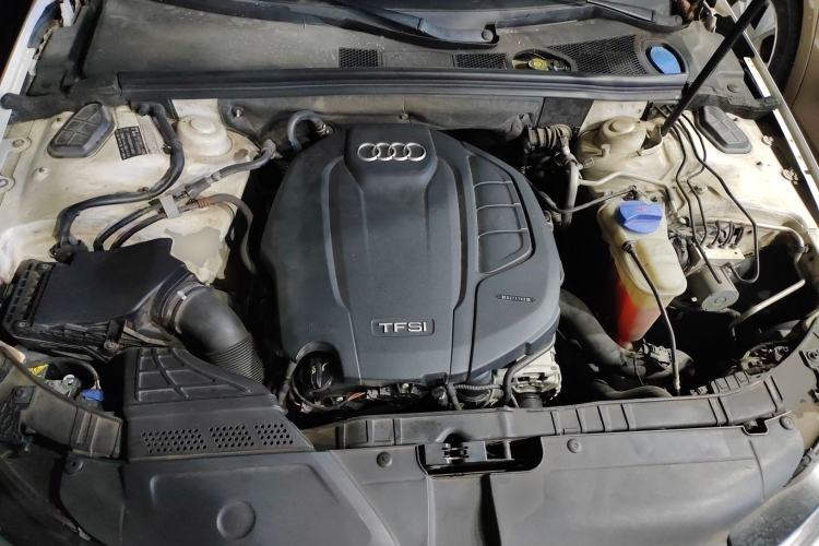 Used Audi A4L 2015 35 TFSI Automatic Standard Model Engine Bay