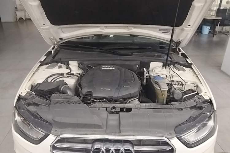 Used Audi A4L 2015 35 TFSI Automatic Comfort Model Engine Bay