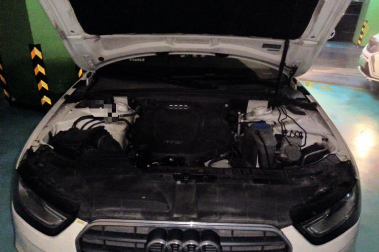 Used Audi A4L 2015 35 TFSI Automatic Standard Model Engine Bay