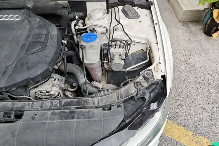 Used Audi A4L 2015 35 TFSI Automatic Comfort Model Engine Bay Left