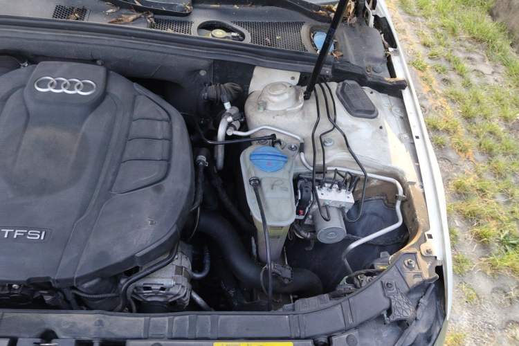 Used Audi A4L 2015 35 TFSI Automatic Comfort Model Engine Bay Left