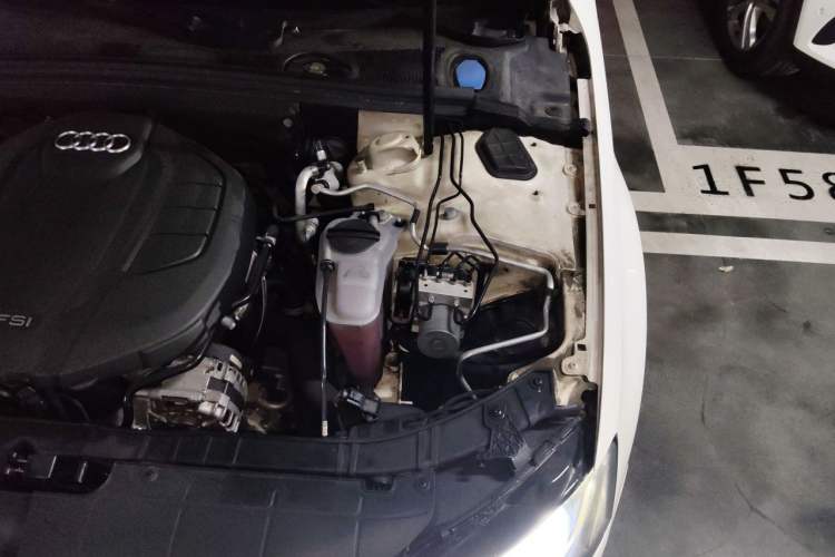 Used Audi A4L 2015 35 TFSI Automatic Comfort Model Engine Bay Left