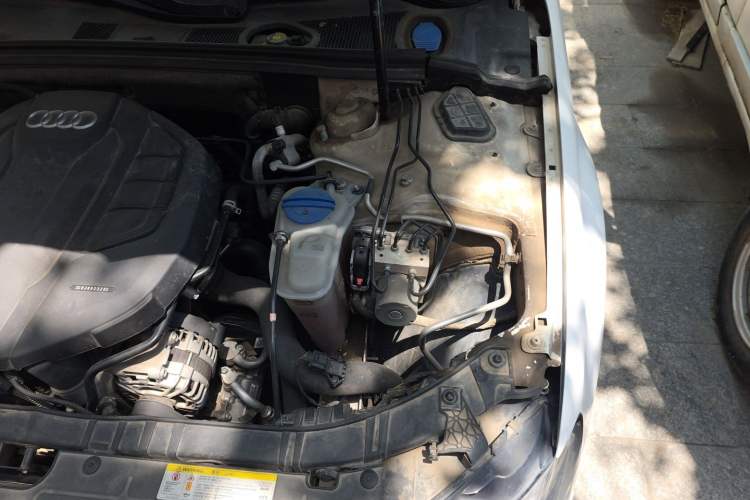Used Audi A4L 2015 35 TFSI Automatic Technology Model Engine Bay Left