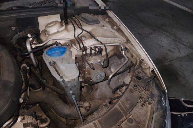 Used Audi A4L 2015 35 TFSI Automatic Technology Model Engine Bay Left