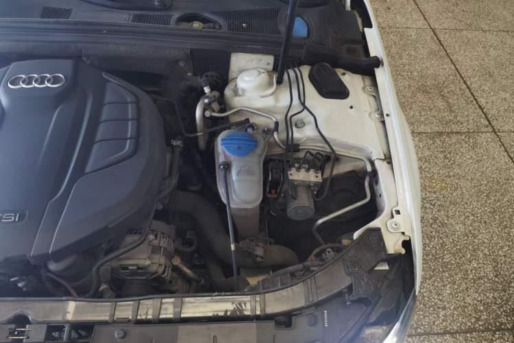 Used Audi A4L 2015 35 TFSI Automatic Comfort Model Engine Bay Left