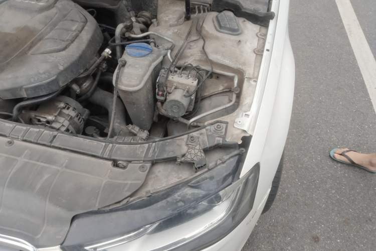 Used Audi A4L 2015 35 TFSI Automatic Comfort Model Engine Bay Left