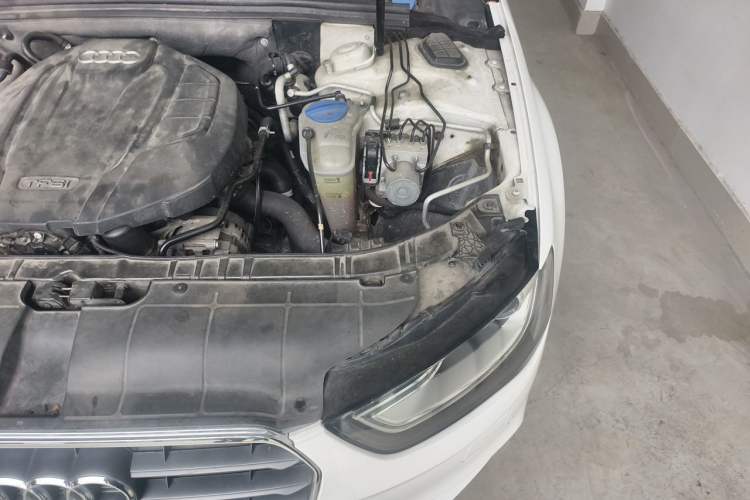 Used Audi A4L 2015 35 TFSI Automatic Comfort Model Engine Bay Left