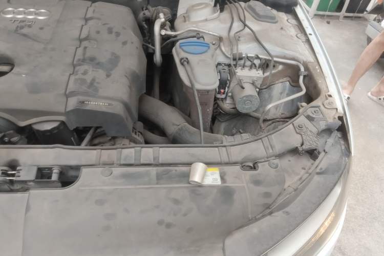 Used Audi A4L 2015 30 TFSI Automatic Comfort Model Engine Bay Left