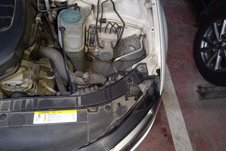 Used Audi A4L 2015 35 TFSI Automatic Comfort Model Engine Bay Left