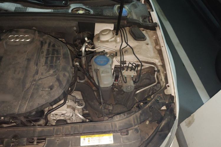 Used Audi A4L 2015 35 TFSI Automatic Comfort Model Engine Bay Left