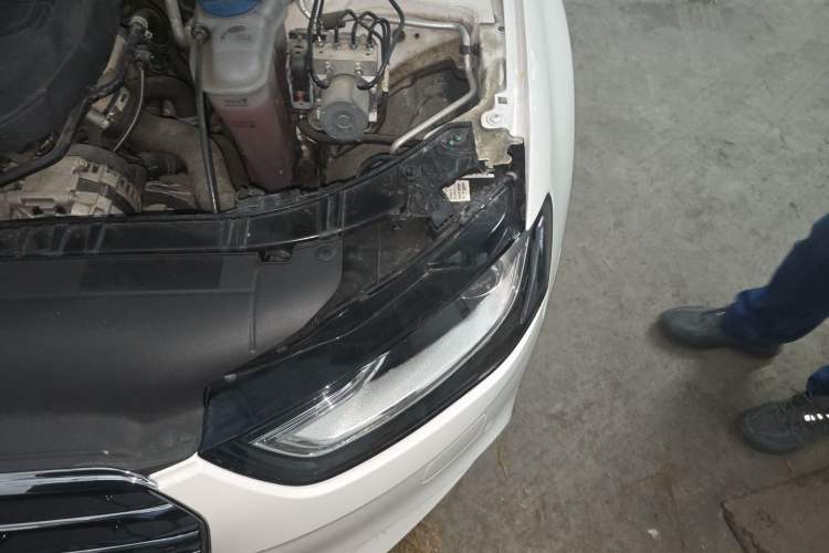 Used Audi A4L 2015 35 TFSI Automatic Technology Model Engine Bay Left