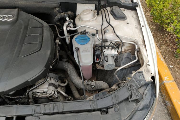 Used Audi A4L 2015 35 TFSI Automatic Comfort Model Engine Bay Left