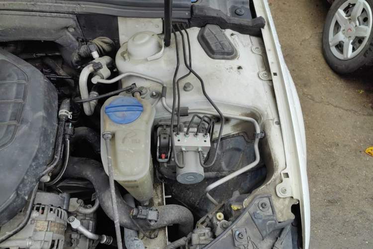 Used Audi A4L 2015 35 TFSI Automatic Technology Model Engine Bay Left