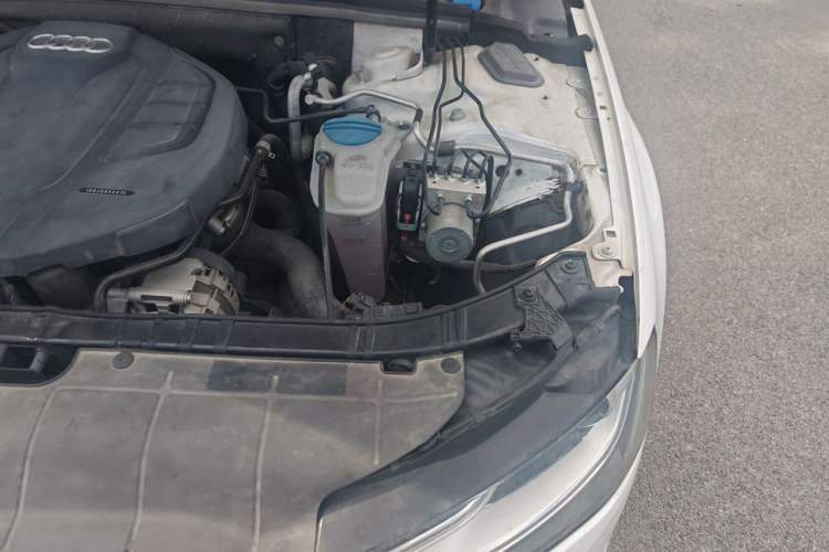Used Audi A4L 2015 35 TFSI Automatic Comfort Model Engine Bay Left