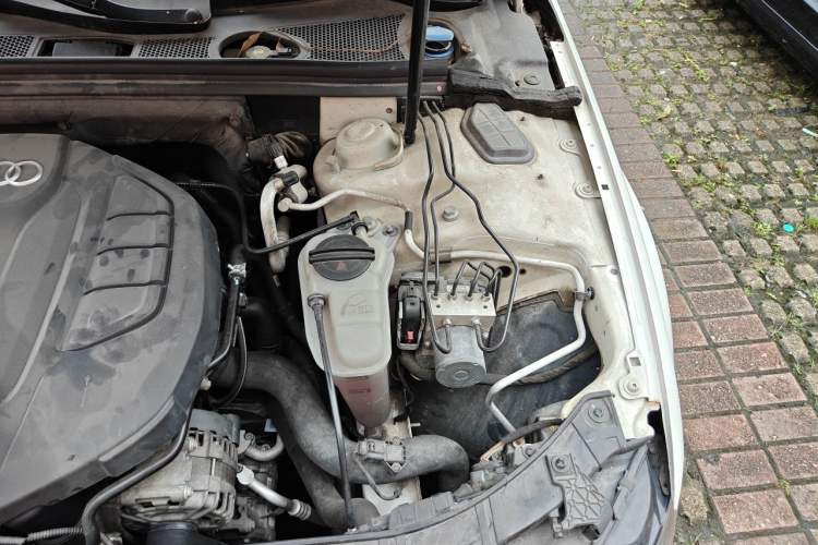 Used Audi A4L 2015 35 TFSI Automatic Comfort Model Engine Bay Left