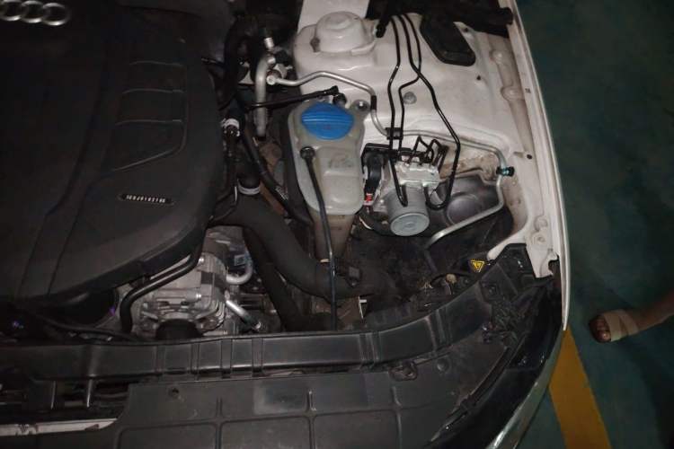 Used Audi A4L 2015 35 TFSI Automatic Comfort Model Engine Bay Left