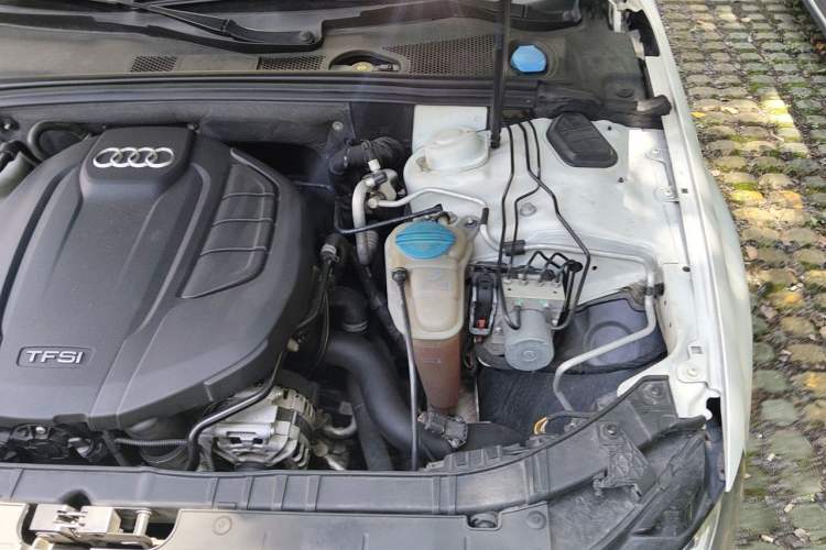 Used Audi A4L 2015 35 TFSI Automatic Comfort Model Engine Bay Left
