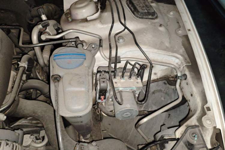 Used Audi A4L 2015 35 TFSI Automatic Comfort Model Engine Bay Left