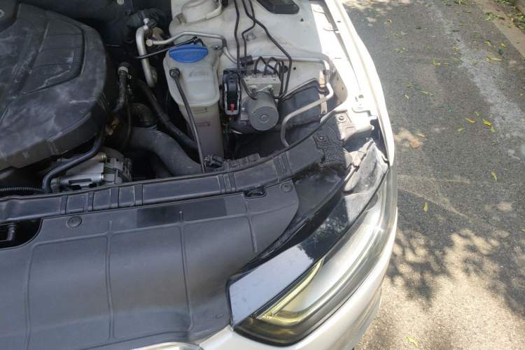 Used Audi A4L 2015 35 TFSI Automatic Standard Model Engine Bay Left