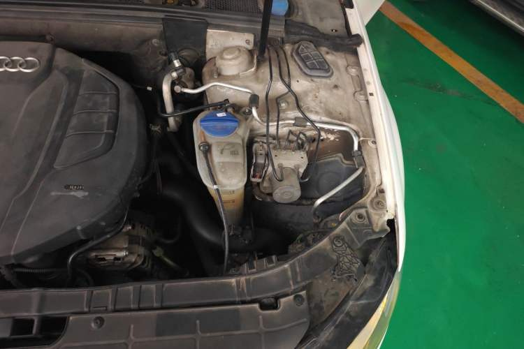 Used Audi A4L 2015 35 TFSI Automatic Comfort Model Engine Bay Left