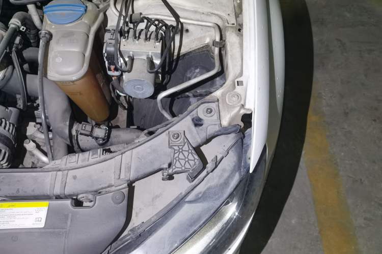 Used Audi A4L 2015 35 TFSI Automatic Standard Model Engine Bay Left