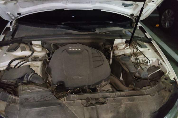 Used Audi A4L 2015 35 TFSI Automatic Standard Model Engine Bay