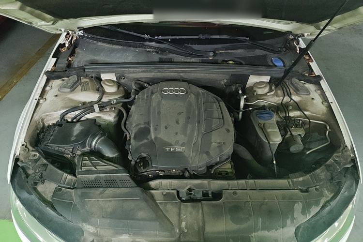 Used Audi A4L 2015 35 TFSI Automatic Standard Model Engine Bay