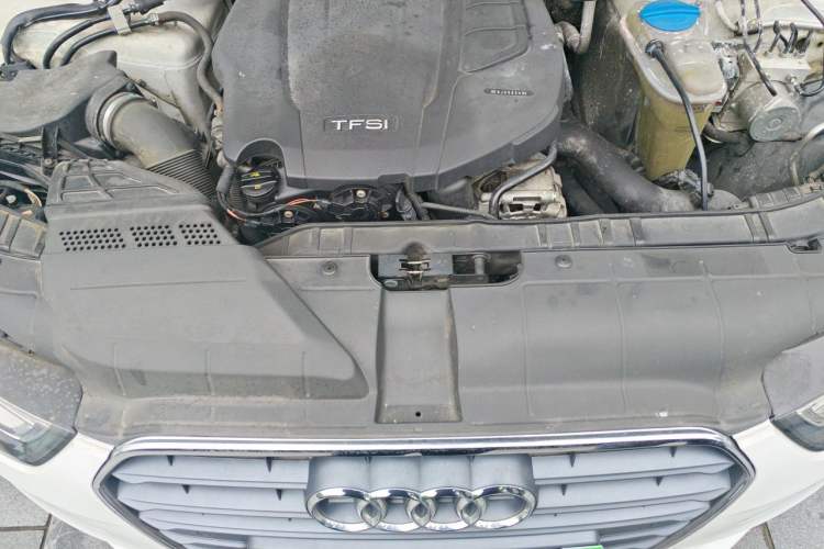 Used Audi A4L 2015 35 TFSI Automatic Standard Model Engine Bay