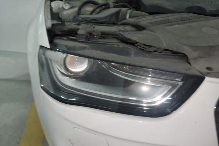 Used Audi A4L 2015 35 TFSI Automatic Standard Model Engine Bay Right