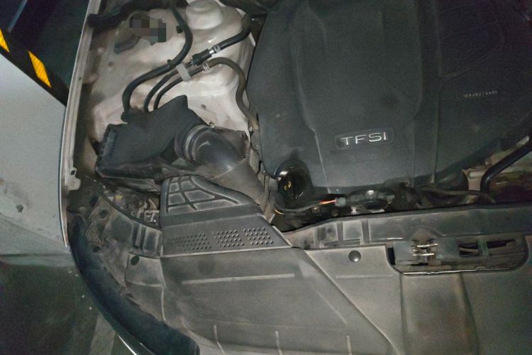 Used Audi A4L 2015 35 TFSI Automatic Comfort Model Engine Bay Right