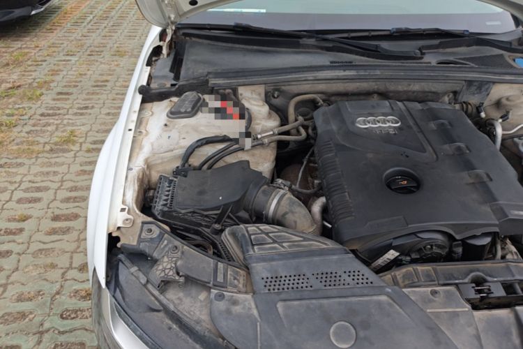 Used Audi A4L 2015 30 TFSI Automatic Comfort Model Engine Bay Right