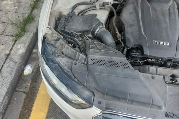 Used Audi A4L 2015 35 TFSI Automatic Comfort Model Engine Bay Right