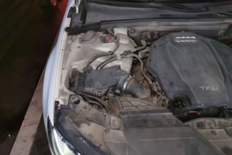 Used Audi A4L 2015 35 TFSI Automatic Comfort Model Engine Bay Right