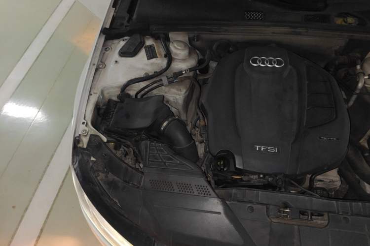 Used Audi A4L 2015 35 TFSI Automatic Comfort Model Engine Bay Right