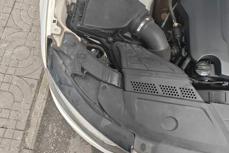 Used Audi A4L 2015 35 TFSI Automatic Comfort Model Engine Bay Right