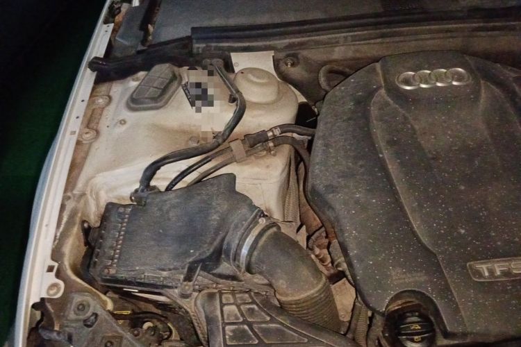 Used Audi A4L 2015 35 TFSI Automatic Comfort Model Engine Bay Right