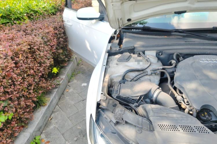 Used Audi A4L 2015 35 TFSI Automatic Comfort Model Engine Bay Right