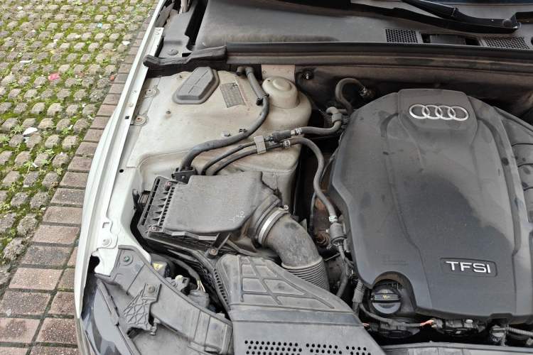 Used Audi A4L 2015 35 TFSI Automatic Comfort Model Engine Bay Right